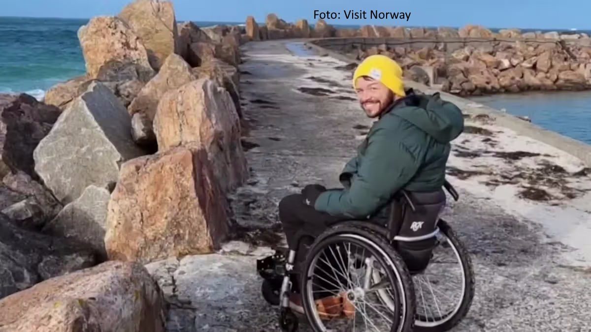 Reisen mit Rollstuhl in Norwegen Mann im Rollstuhl in Norwegen